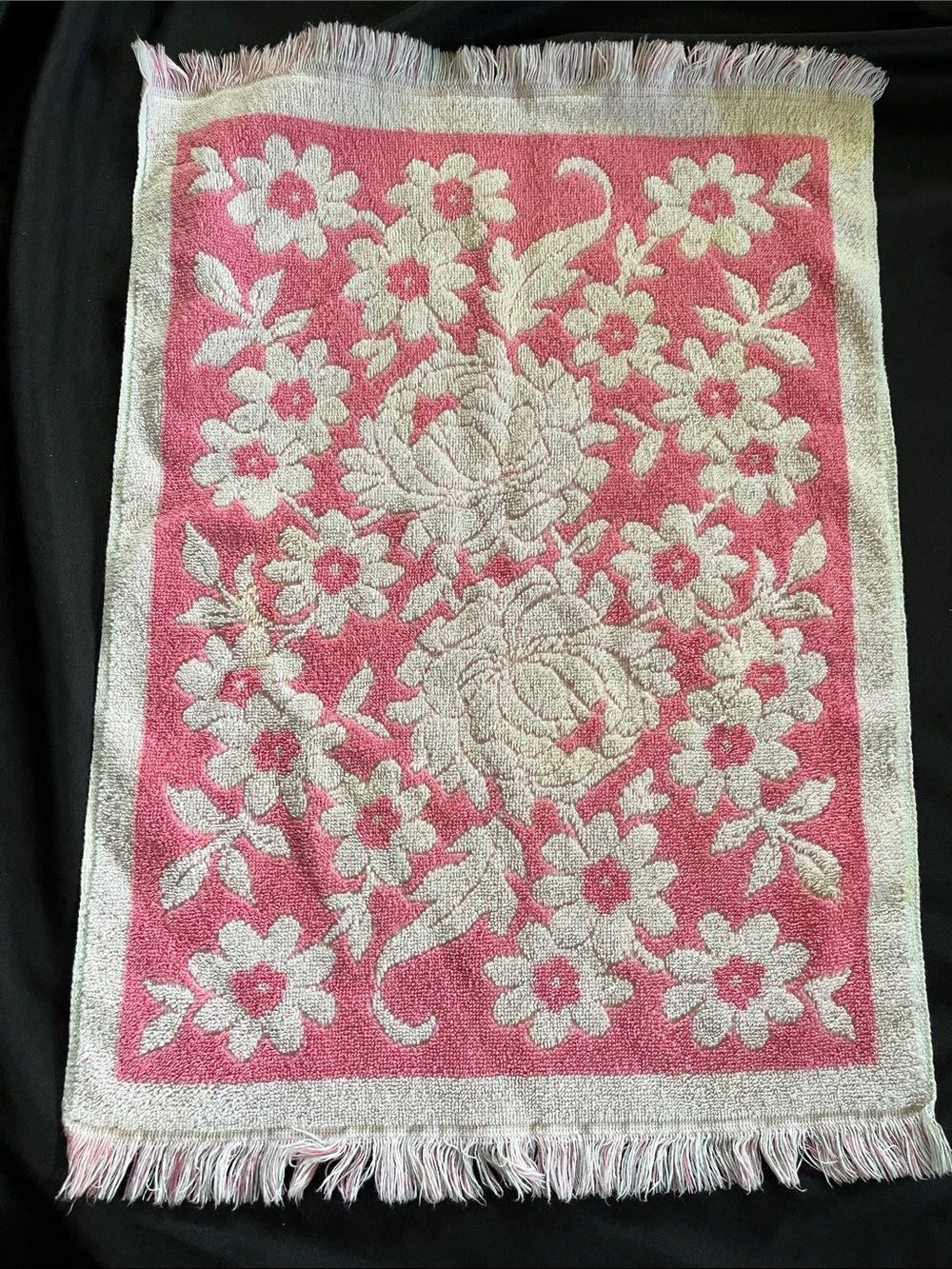 Vtg Fieldcrest Floral Sculpted Hand Towel Pink & White Flower Power MCM *READ*